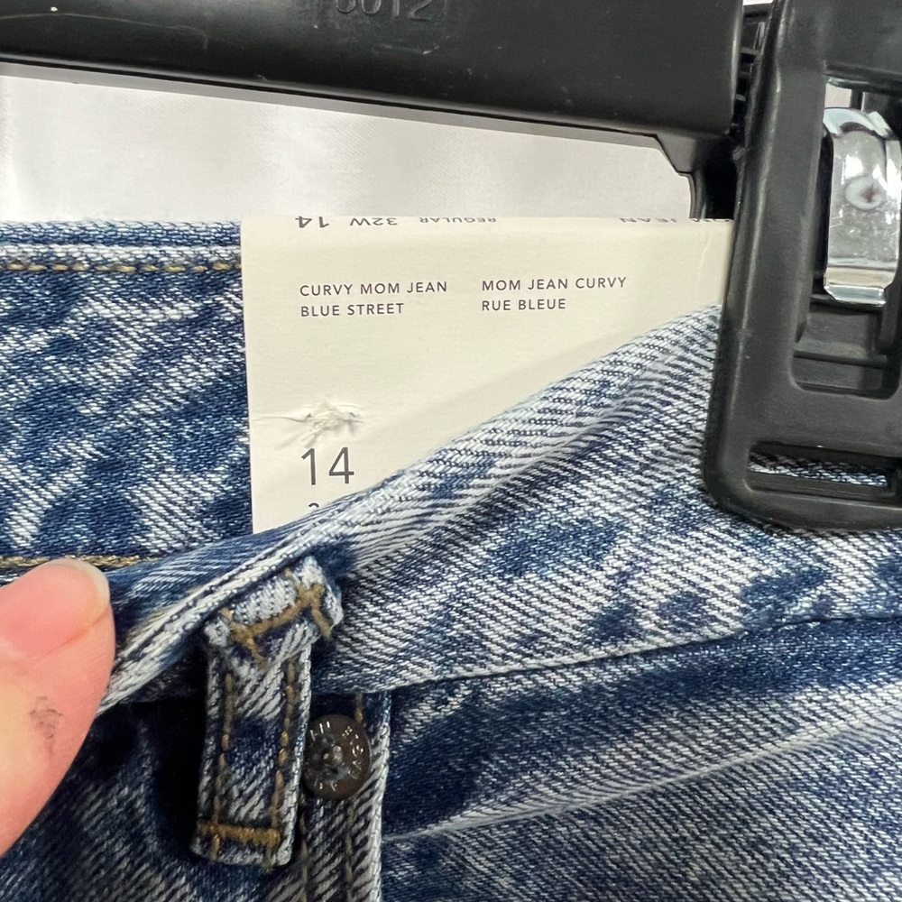American Eagle Outfitters Light Blue Ripped Jeans - Picture 4 of 7